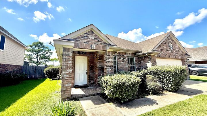 Property Photo:  915 Curry Street  TX 77521 