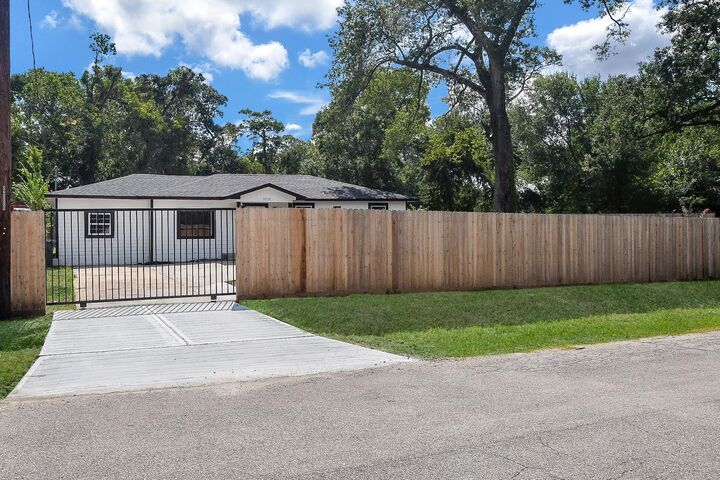 Property Photo:  9230 Lanewood Drive  TX 77016 