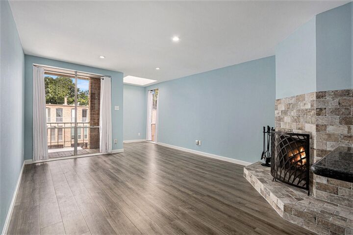 Property Photo: 4633 Wild Indigo Street 536 TX 77027