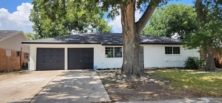 Property Photo:  5914 Newquay Street  TX 77085 