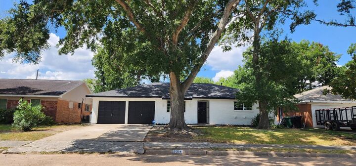 Property Photo: 5914 Newquay Street TX 77085