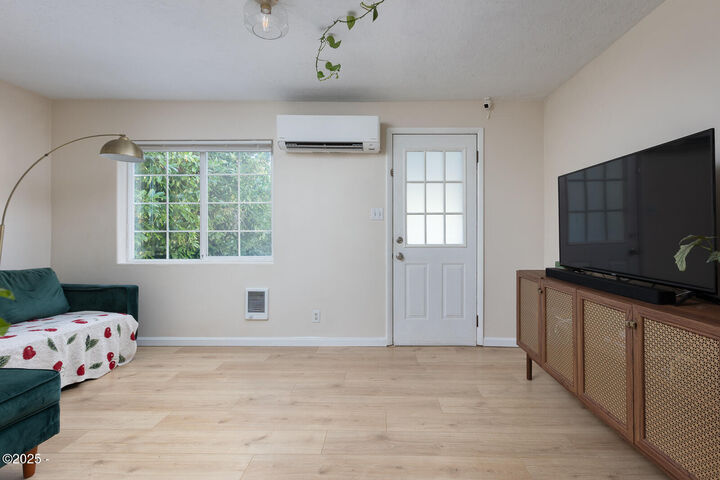 Property Photo:  135 NW 6th Street  OR 97391 
