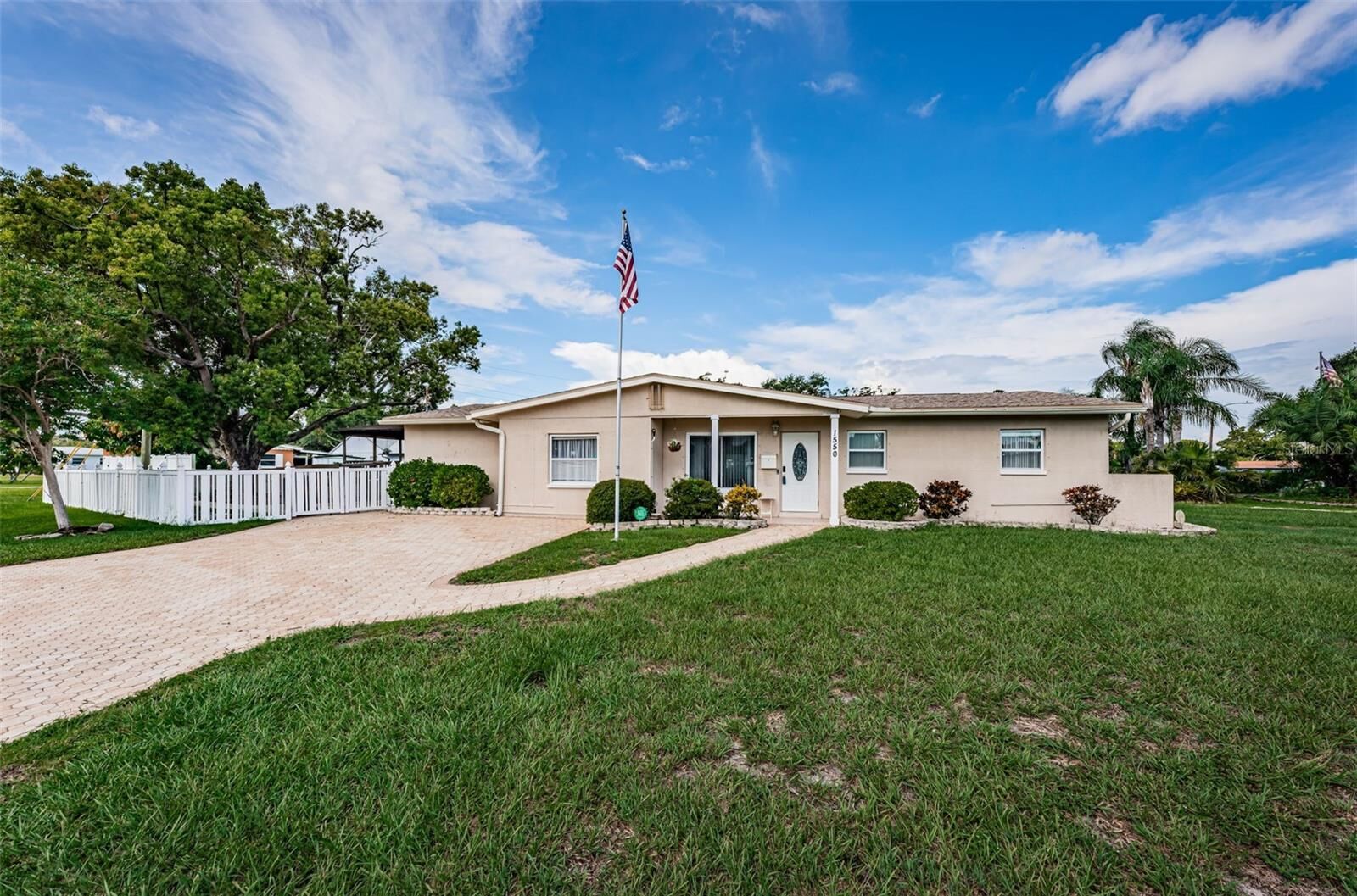 Property Photo: 1550 55th Street N FL 33710