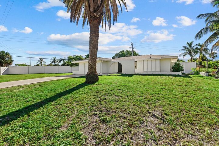 Property Photo:  1160 Morningside Place  FL 34236 