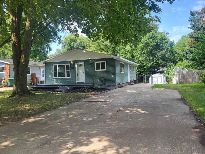 Property Photo: 1900 Manorhaven Street MI 48462