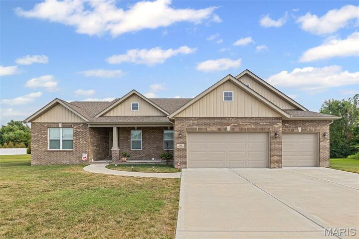 Property Photo: 261 Emerald Way IL 62040