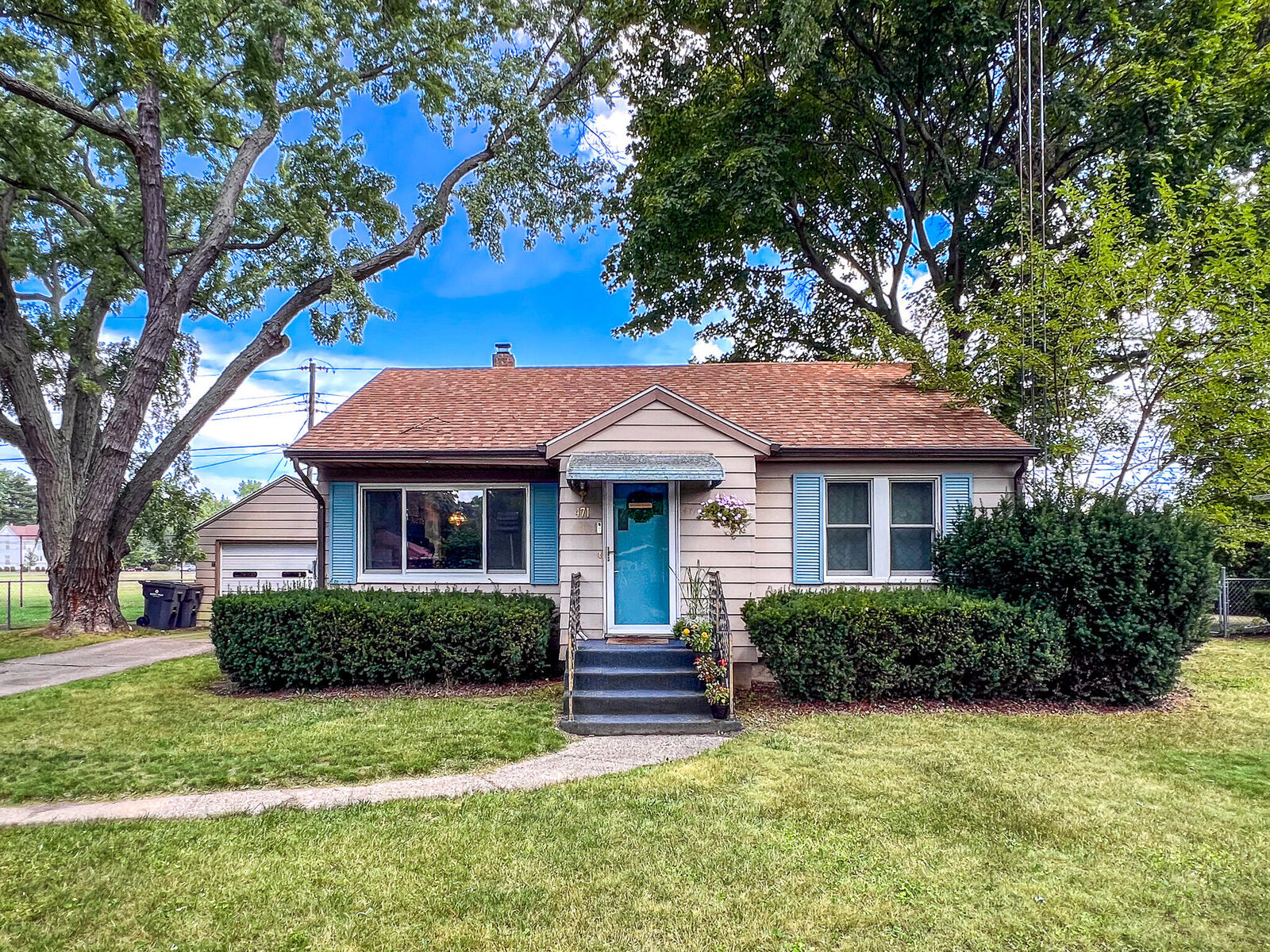Property Photo:  471 Dale Avenue  MI 49022 