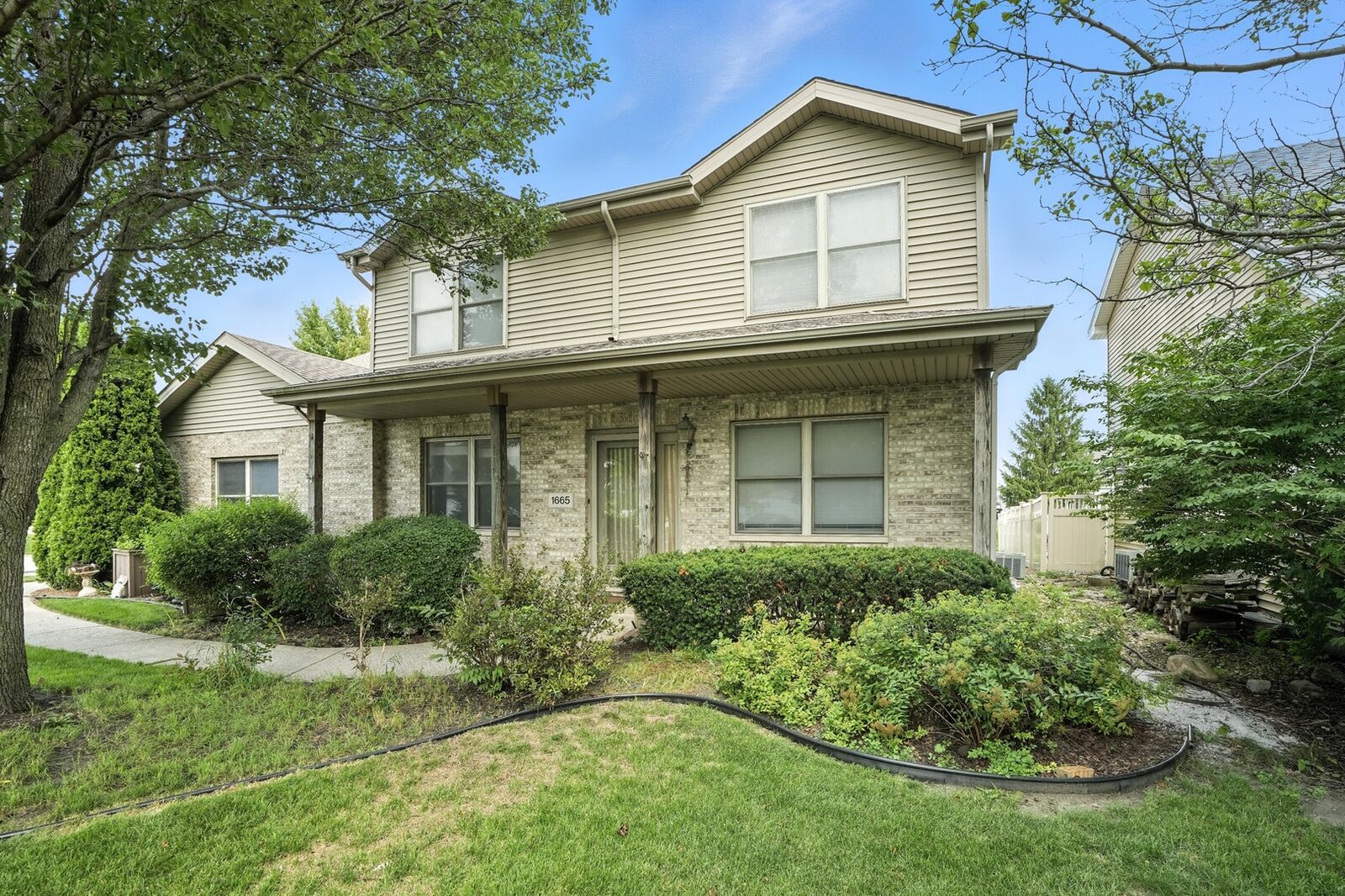 Property Photo: 1665 Fox Hound Trail IL 60401
