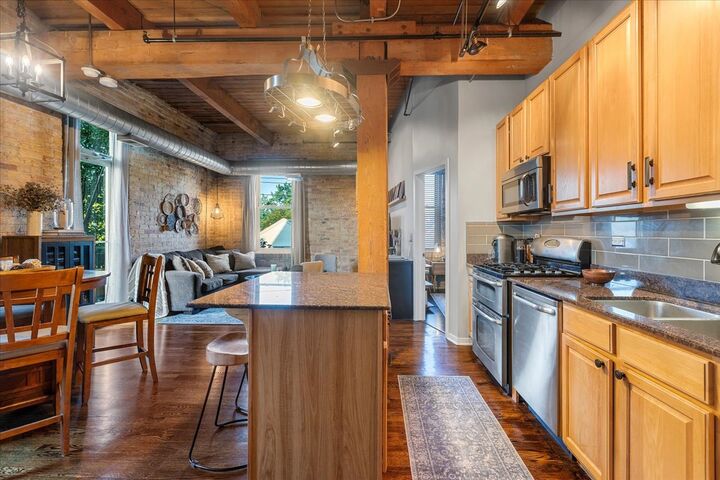 Property Photo:  1740 N Maplewood Avenue 311  IL 60647 