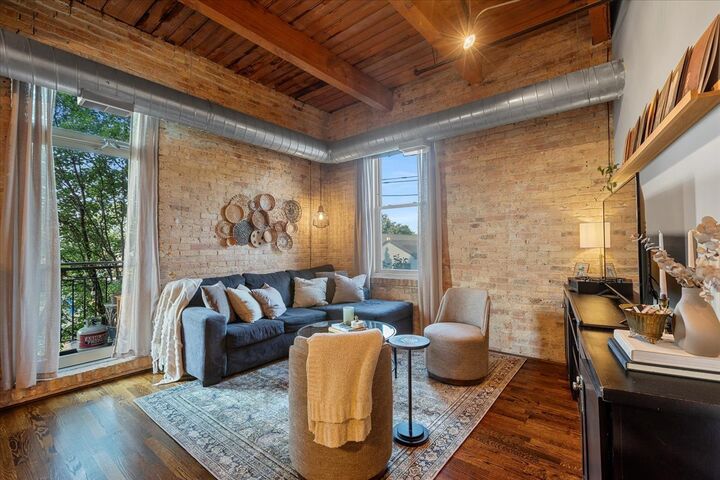 Property Photo: 1740 N Maplewood Avenue 311 IL 60647