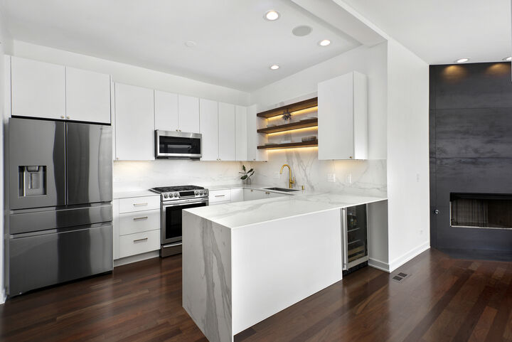 Property Photo:  808 N Greenview Avenue 4C  IL 60642 