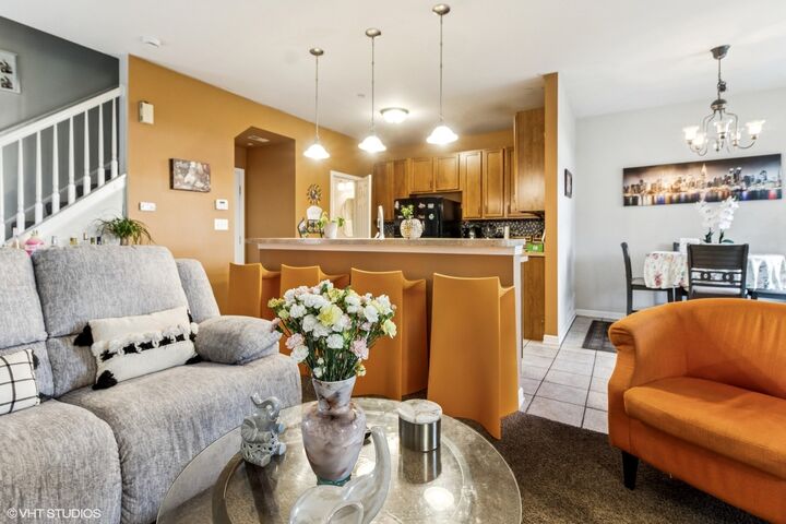 Property Photo:  181 Willoughby Court B  IL 60560 