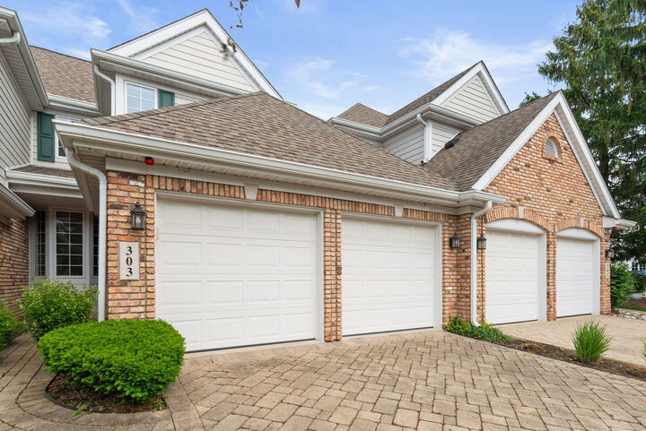 303 Reserve Circle  Clarendon Hills IL 60514 photo