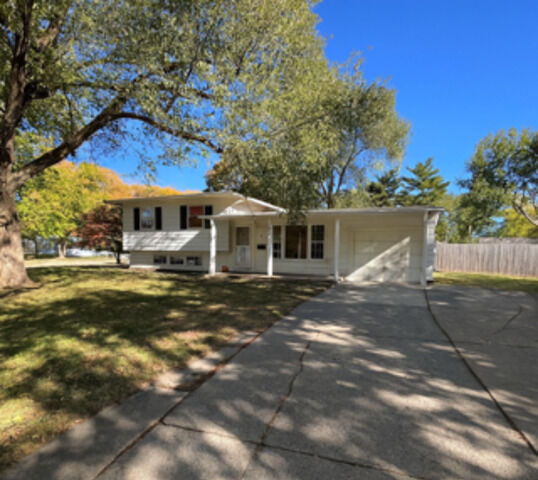 Property Photo:  3 Scarsdale Road  IL 60538