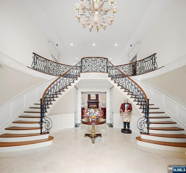 Property Photo:  146 E Allendale Road  NJ 07458 