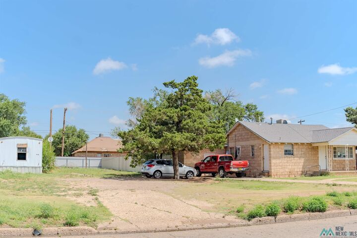 Property Photo:  920 E Grand Avenue  NM 88101 
