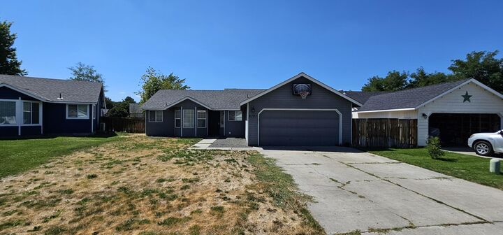 Property Photo:  2151 SW 28th Street  OR 97756 