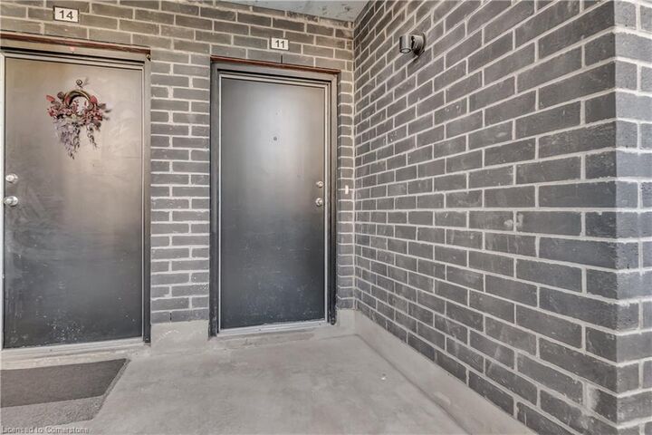Photo de la propriété:  235 Chapel Hill Drive 11  ON N2R 1N3 