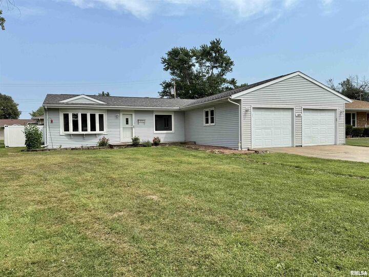 1105 Lawrence Drive  Canton IL 61520 photo