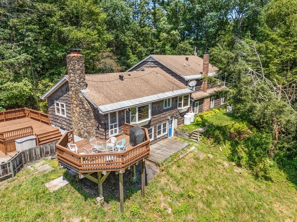 Property Photo:  44 Mashapaug Rd  MA 01521 