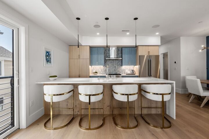 Property Photo:  527 East 7th Street 7  MA 02127 