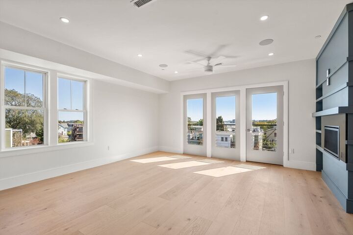 Property Photo:  527 East 7th Street 7  MA 02127 