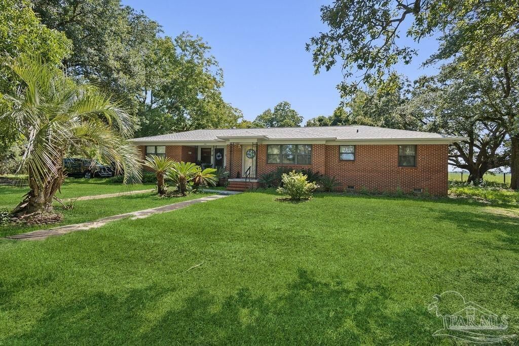 Property Photo: 8806 Hwy 89 FL 32570