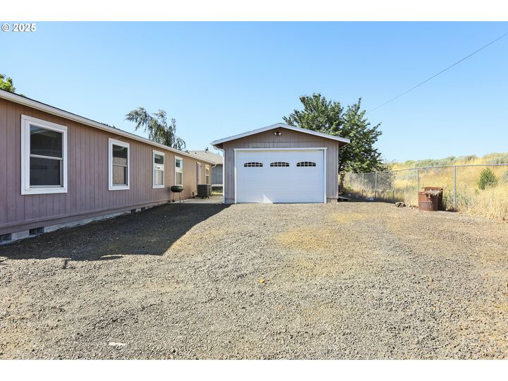 Property Photo:  910 Toll Rd  OR 97021 