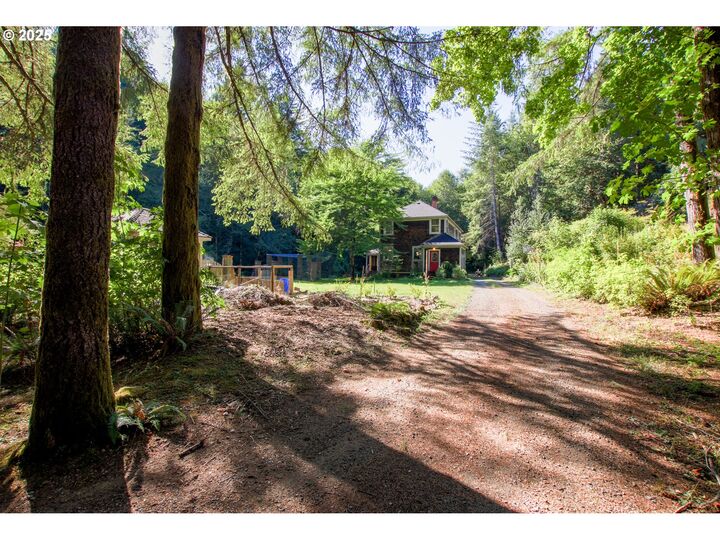 Property Photo: 90976 Deadwood Creek Rd OR 97430