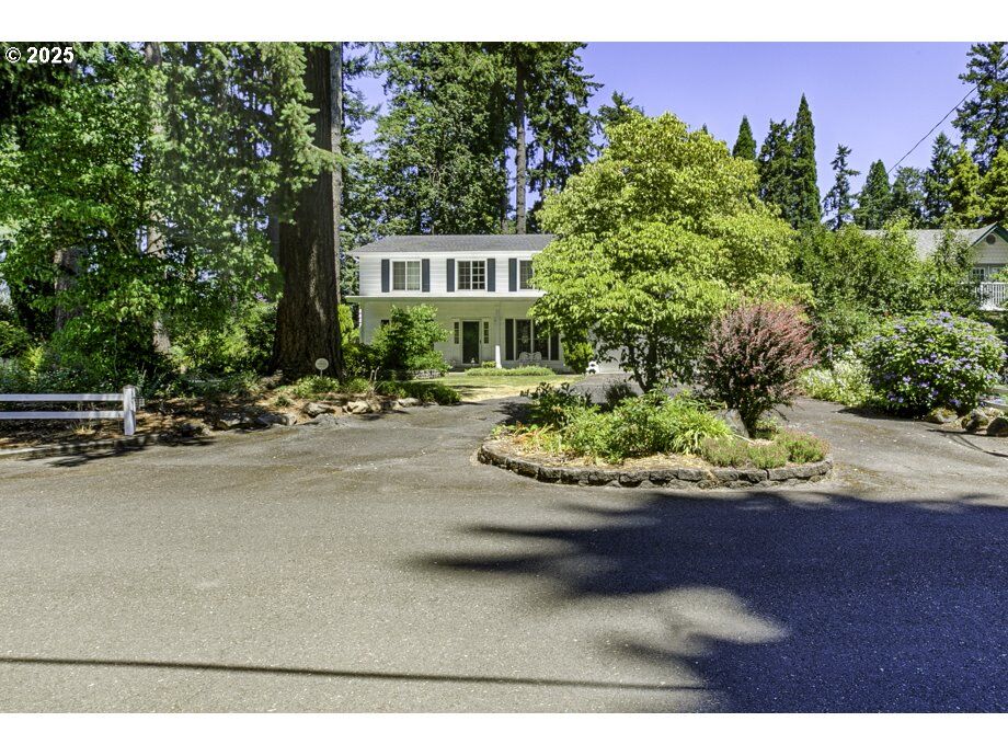 Property Photo: 1079 Northrup Ct OR 97303