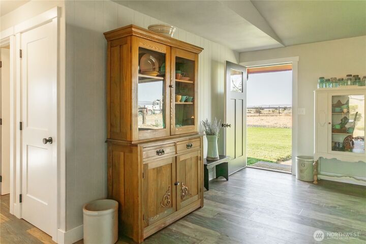 Property Photo:  2943  Thomas Road  WA 98926 