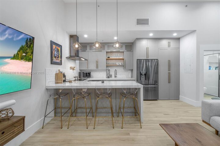 Property Photo: 935 Euclid Ave 5 FL 33139