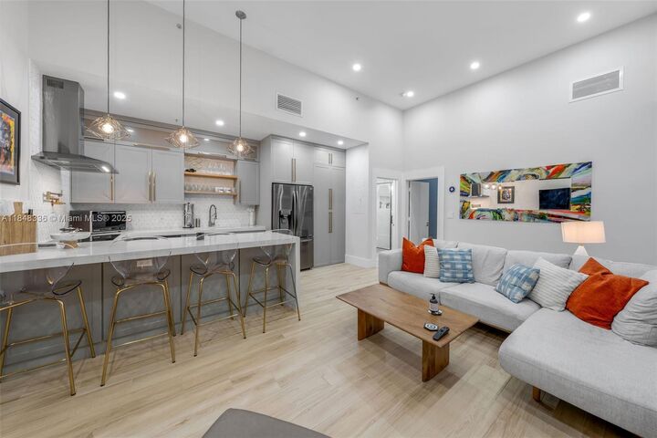Property Photo: 935 Euclid Ave 5 FL 33139
