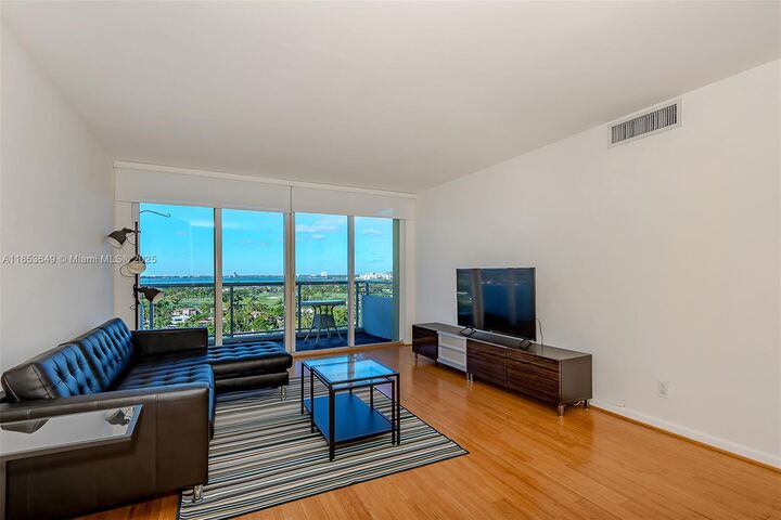 Property Photo: 5600 Collins Ave 15N FL 33140