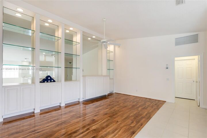 Property Photo: 8528 SE Retreat Dr FL 33455