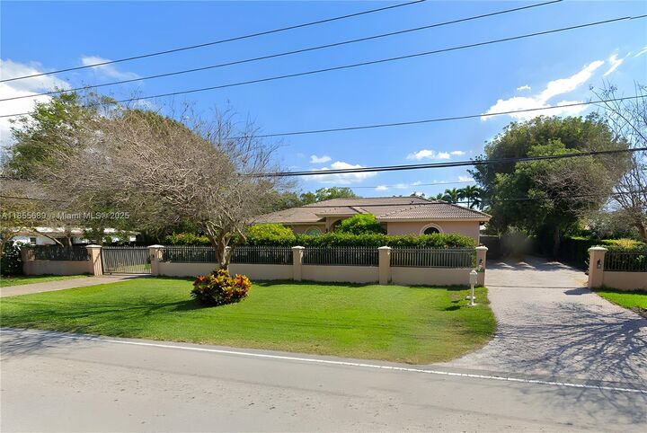 10621 SW 77th Ave  Pinecrest FL 33156 photo