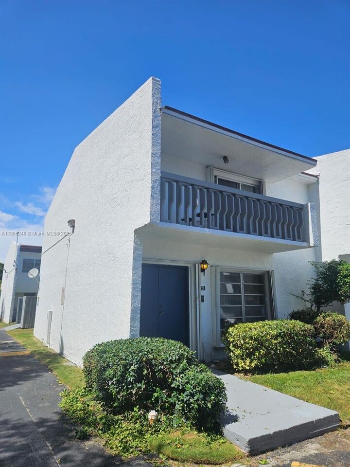 Property Photo: 17180 SW 94th Ave 701 FL 33157