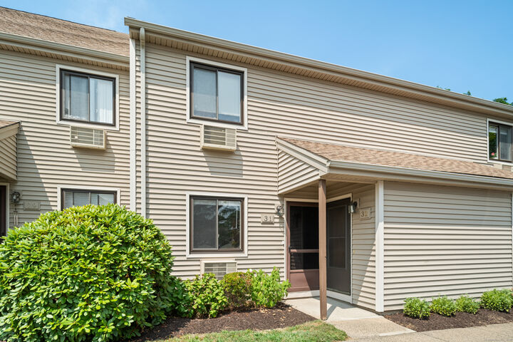 Property Photo:  371 Emmett Street Apt 31  CT 06010 
