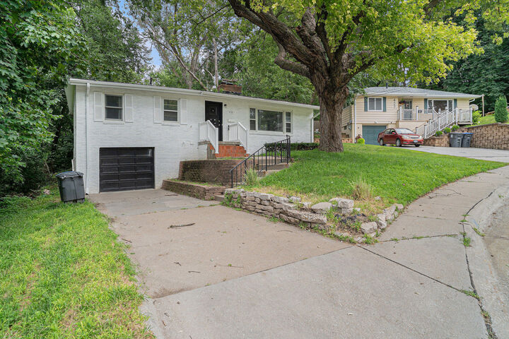 Property Photo:  433 Midland Drive  IA 51503 