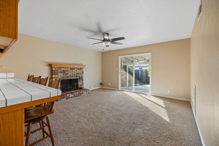 Property Photo: 1449 W Whitendale Avenue CA 93277