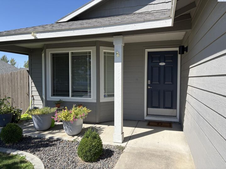 Property Photo: 4014 Dartmoor Lane WA 99301