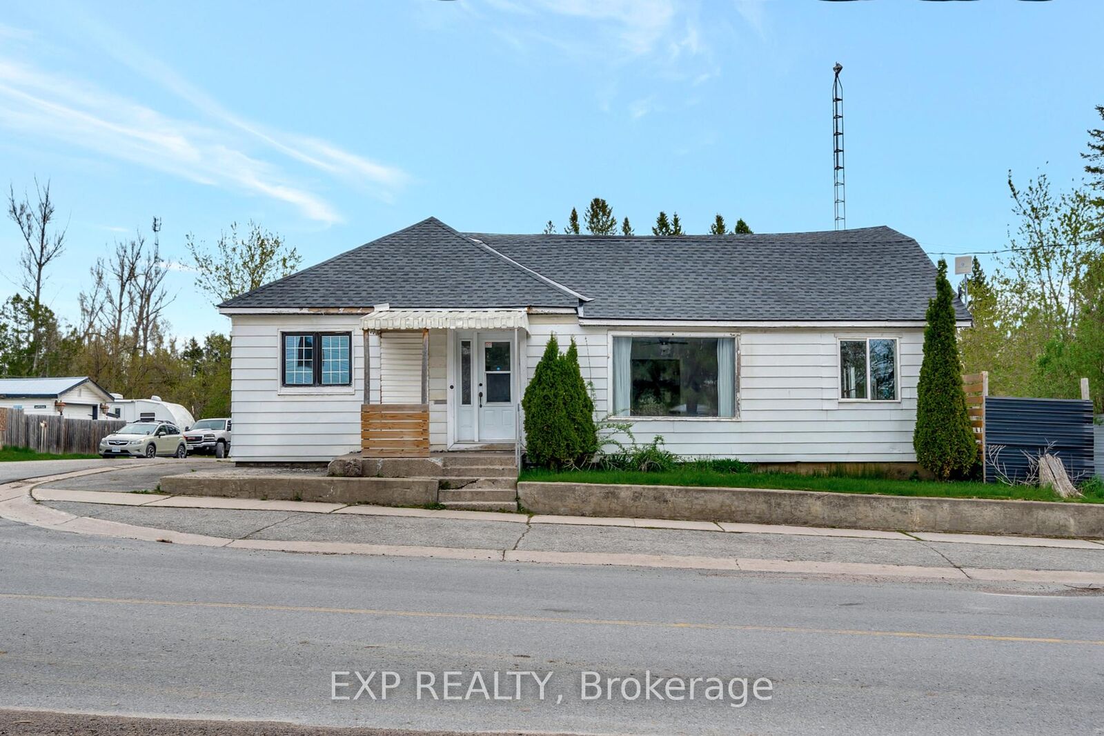 Property Photo:  50 Queen Street  ON K0K 2L0 