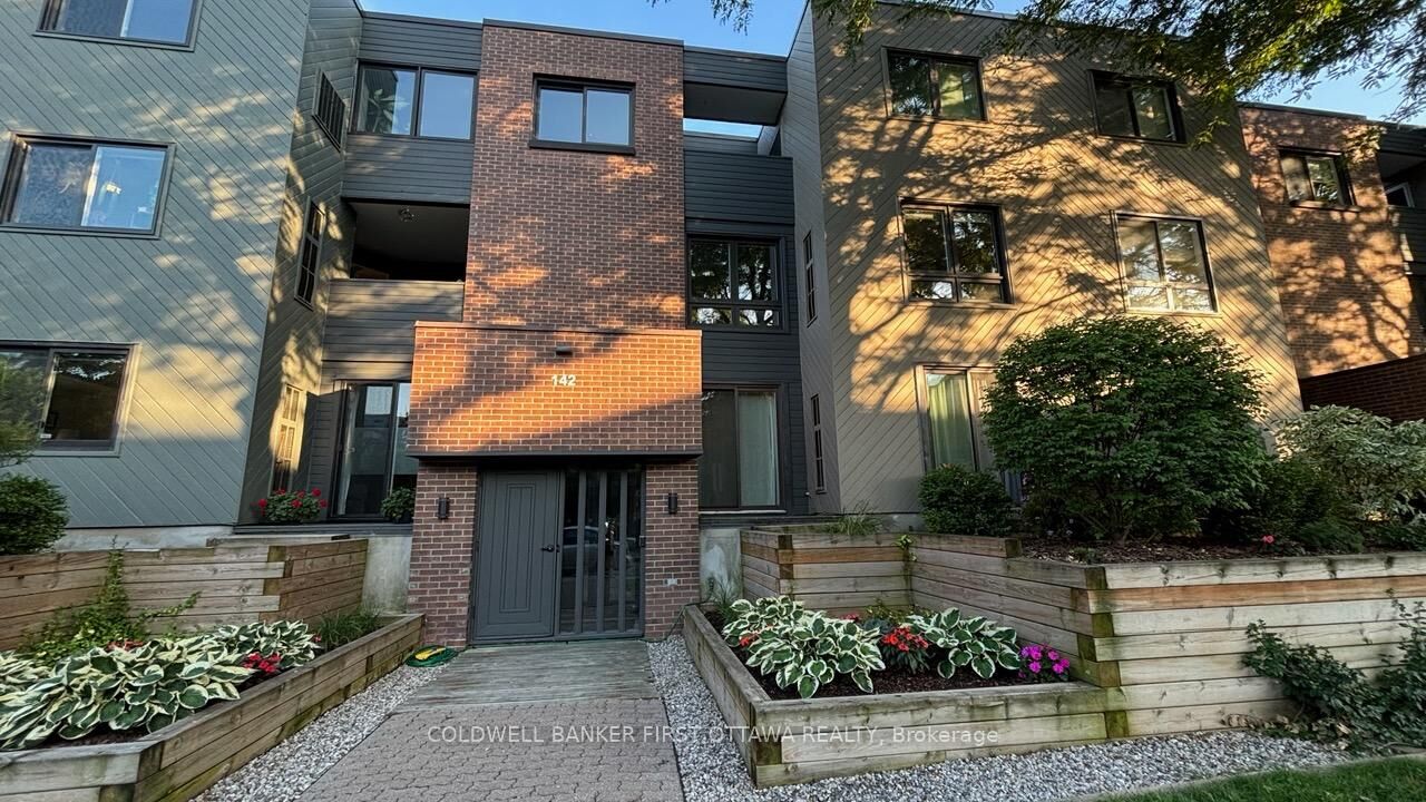 Property Photo:  142 Waverley Street 1A  ON K2P 0V4 