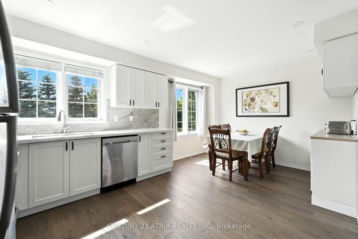 Photo de la propriété: 12 Stiles Avenue ON L4G 7N3