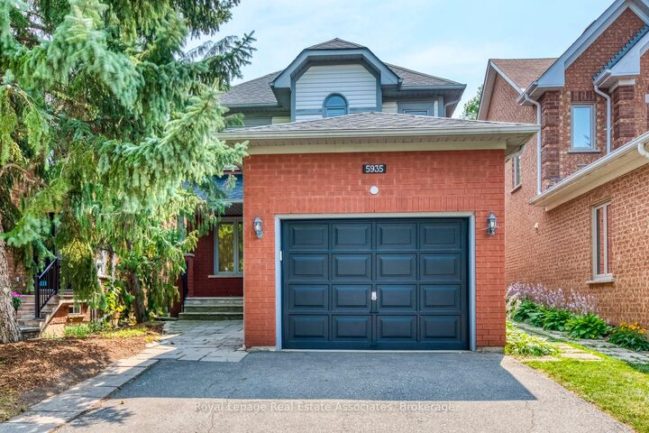 Property Photo:  5935 Dalebrook Crescent  ON L5M 5S1 