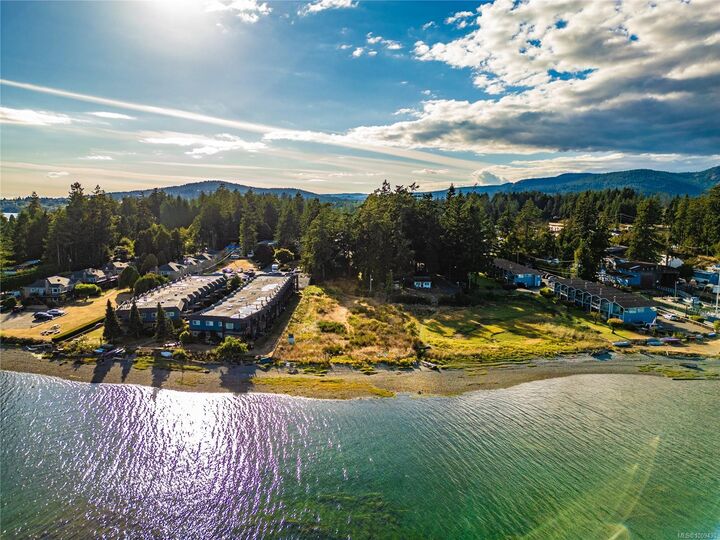 Property Photo:  6107 Seabroom Rd  BC V9Z 0B8 