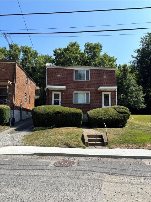 Property Photo:  215 Avenue A  PA 15221 