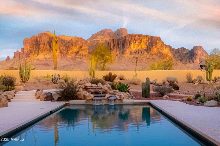 Property Photo:  3307 N Mountain View Road  AZ 85119 