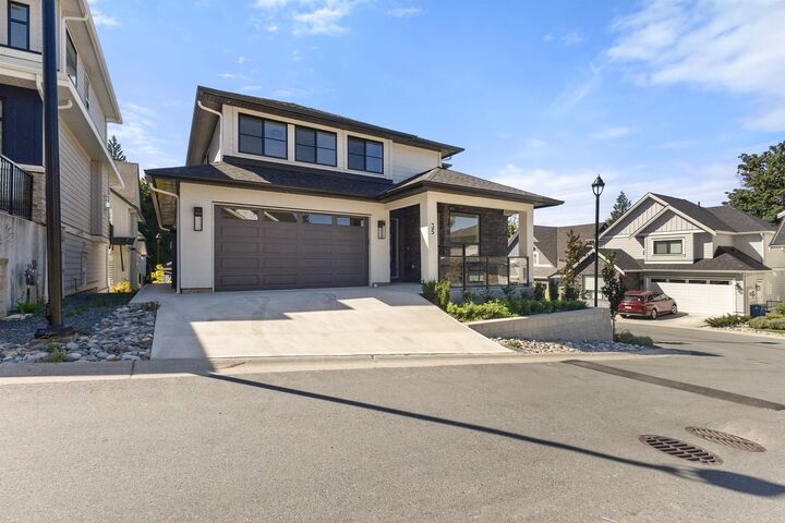 Photo de la propriété:  4217 Old Clayburn Road 35  BC V3G 1L5 