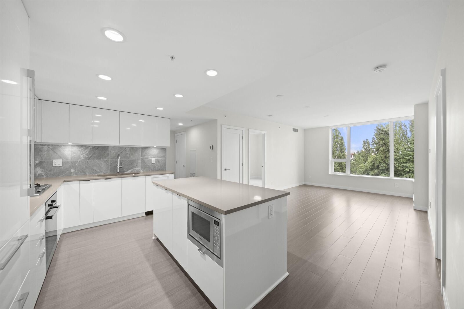 Property Photo: 3699 Sexsmith Road 815 BC V6X 0W4